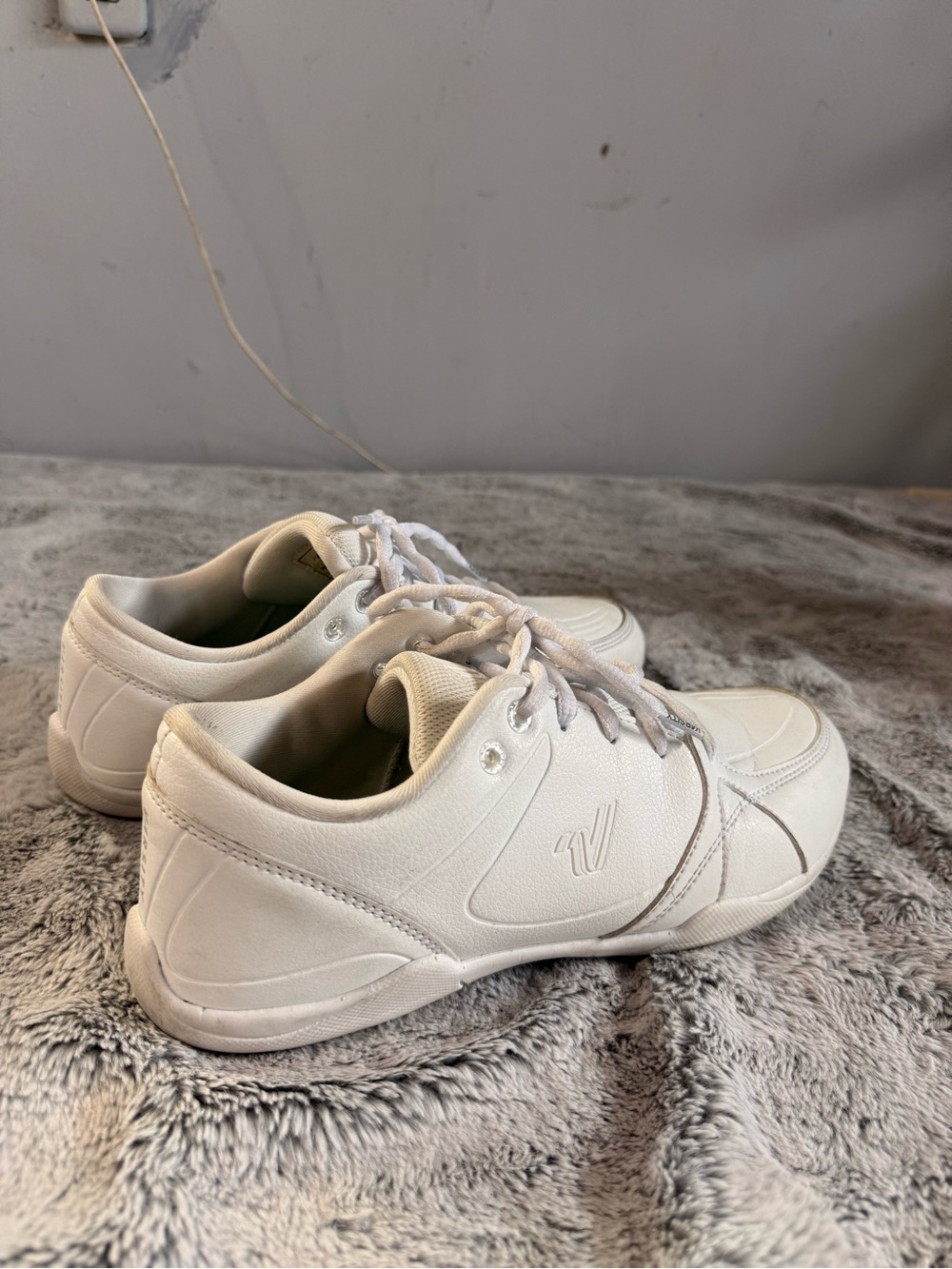 Women’s cheerleading shoes
